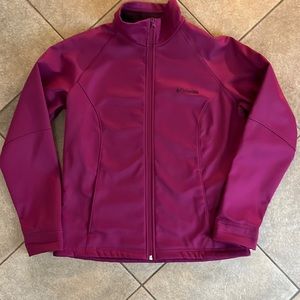 Women’s Columbia Softshell jacket Size Large